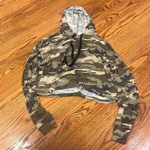 Falling Love Woman’s Camo Light Hoodie Size Medium
